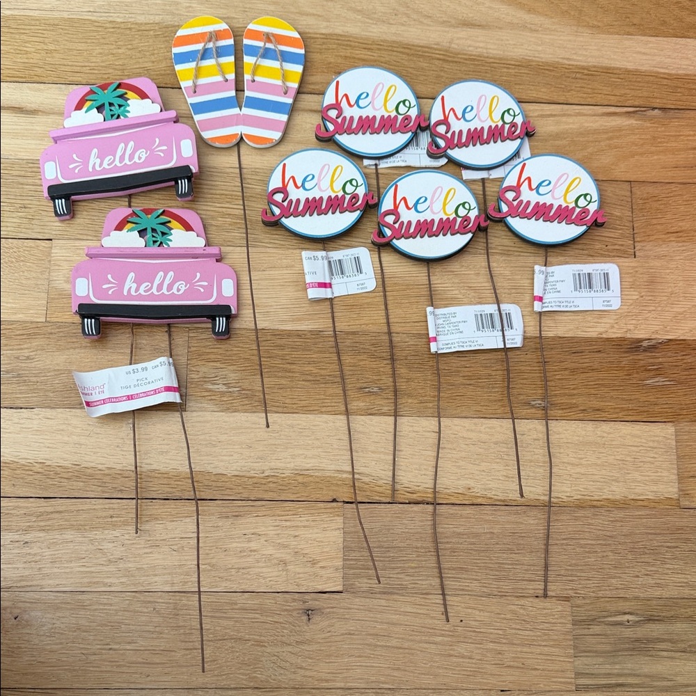 NWT & NWOT Bundle of 8 Hello Summer Wooden Sign Decor Picks 🌴 🩴